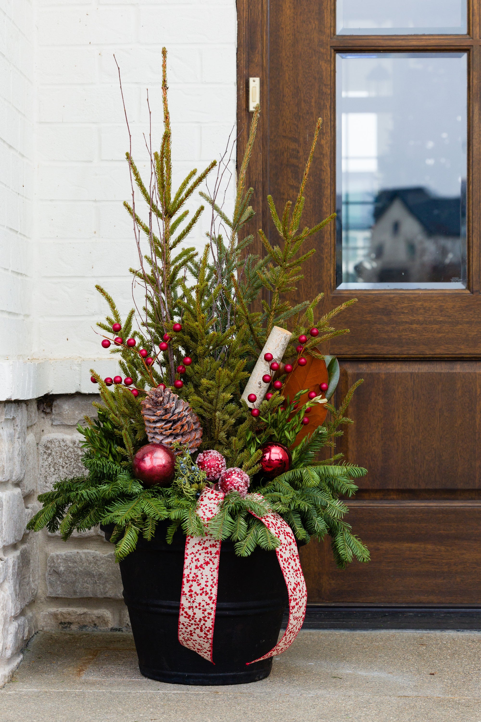 Mistletoe Magic - Medium Porch Pot